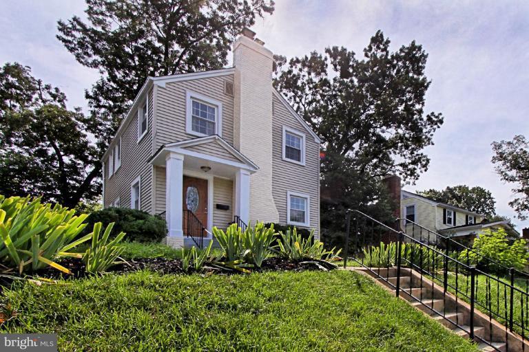 2137 North Courthouse Road Arlington, VA 22201 - Photo 30 of 30 Exterior (Front)