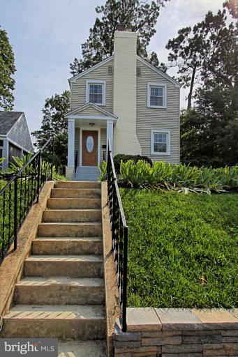 2137 North Courthouse Road Arlington, VA 22201 - Photo 9 of 30 Exterior (Front)