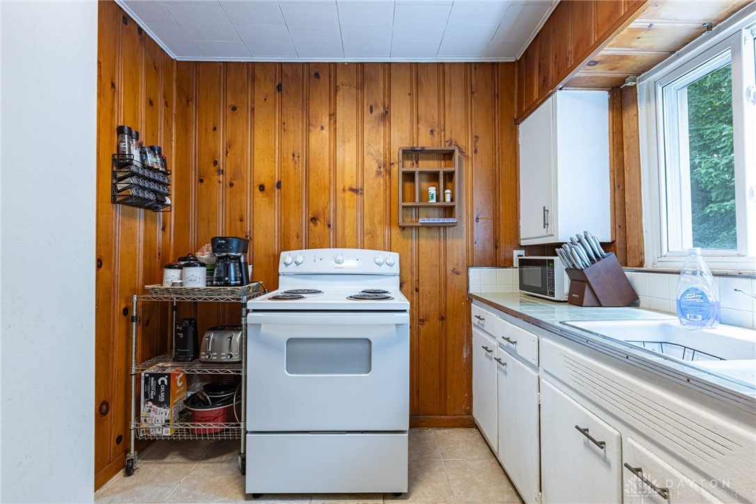 2309 Cottingham Road North Springfield, OH 45502 - Photo 9 of 24