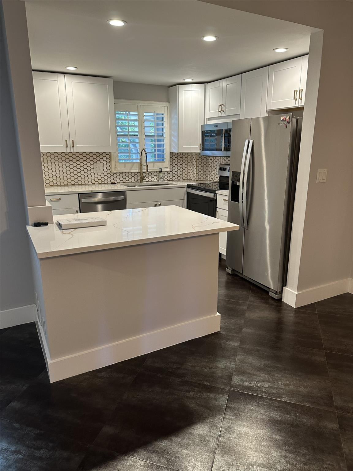 100 Royal Palm Way, Unit 307 Boca Raton, FL 33432 - Photo 12 of 22 Kitchen