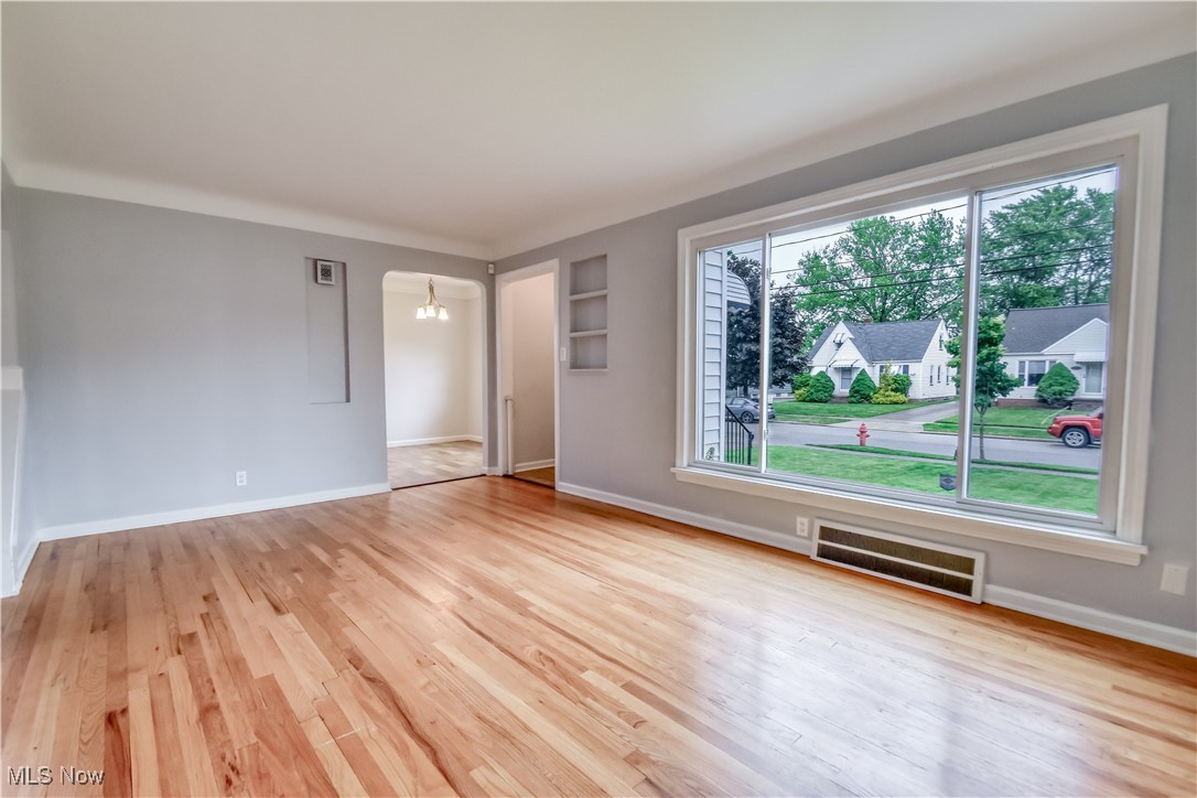 1400 Sunset Road Cleveland, OH 44124 - Photo 6 of 47