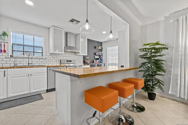 $179,500 | 165 West Rampart Drive, Unit 701, San Antonio, TX 78216