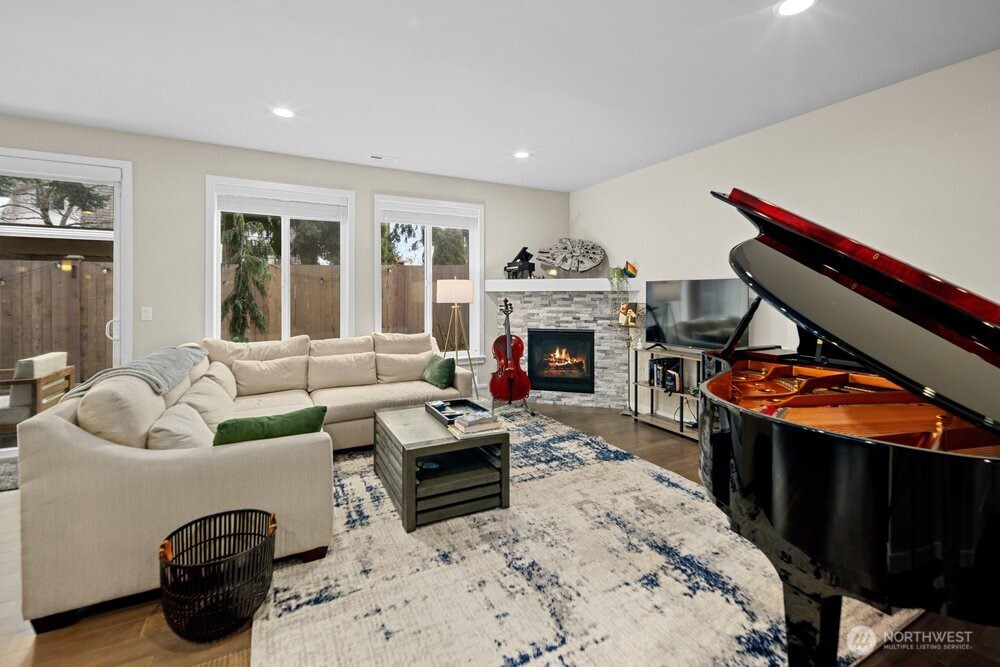 8609 244th Street Southwest, Unit 11 Edmonds, WA 98026 - Photo 3 of 35