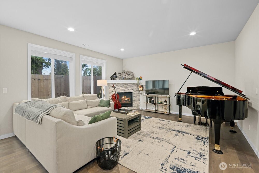 8609 244th Street Southwest, Unit 11 Edmonds, WA 98026 - Photo 5 of 35