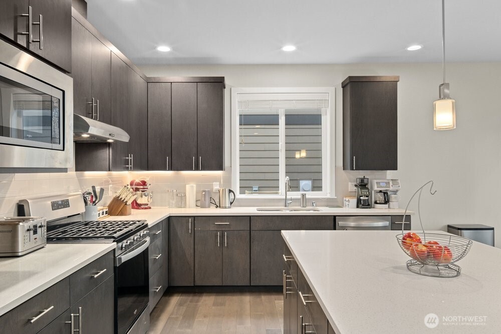 8609 244th Street Southwest, Unit 11 Edmonds, WA 98026 - Photo 10 of 35