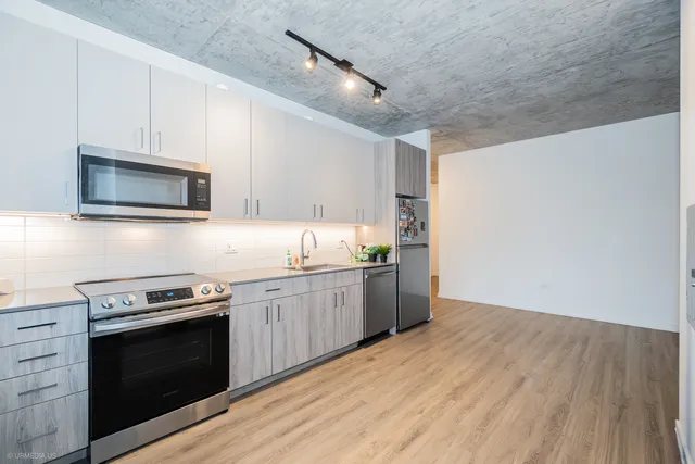 $2,500 | 808 North Cleveland Avenue, Unit 1608, Chicago, IL 60610