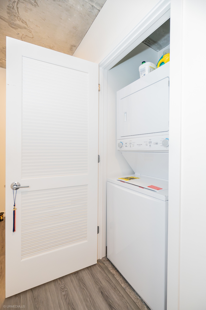 808 North Cleveland Avenue, Unit 1608 Chicago, IL 60610 - Photo 10 of 20 a view of washer and dryer