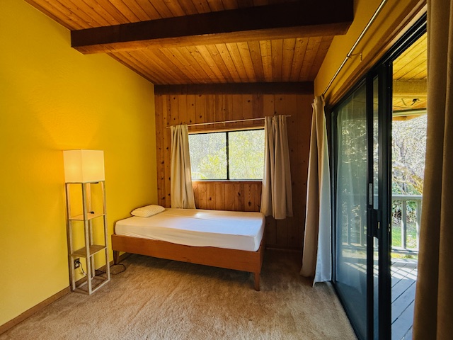 11-3763 10th Street Volcano, HI 96785 - Photo 20 of 28 a bedroom with a bed and a window