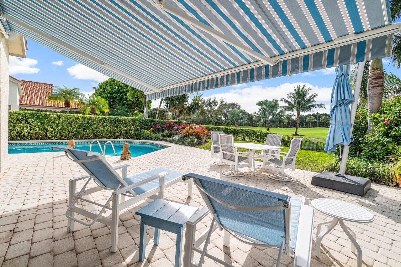 13548 Verde Drive Palm Beach Gardens, FL 33410 - Photo 28 of 43 a view of an chairs and tables in the patio
