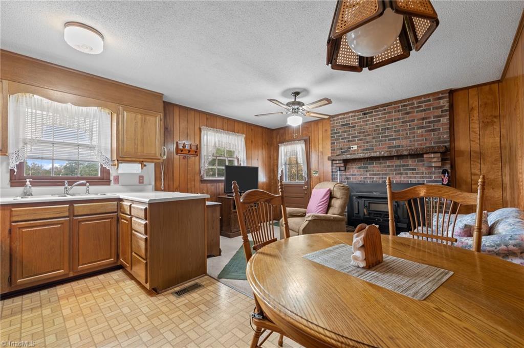 1843 Weant Road High Point, NC 27263 - Photo 9 of 30