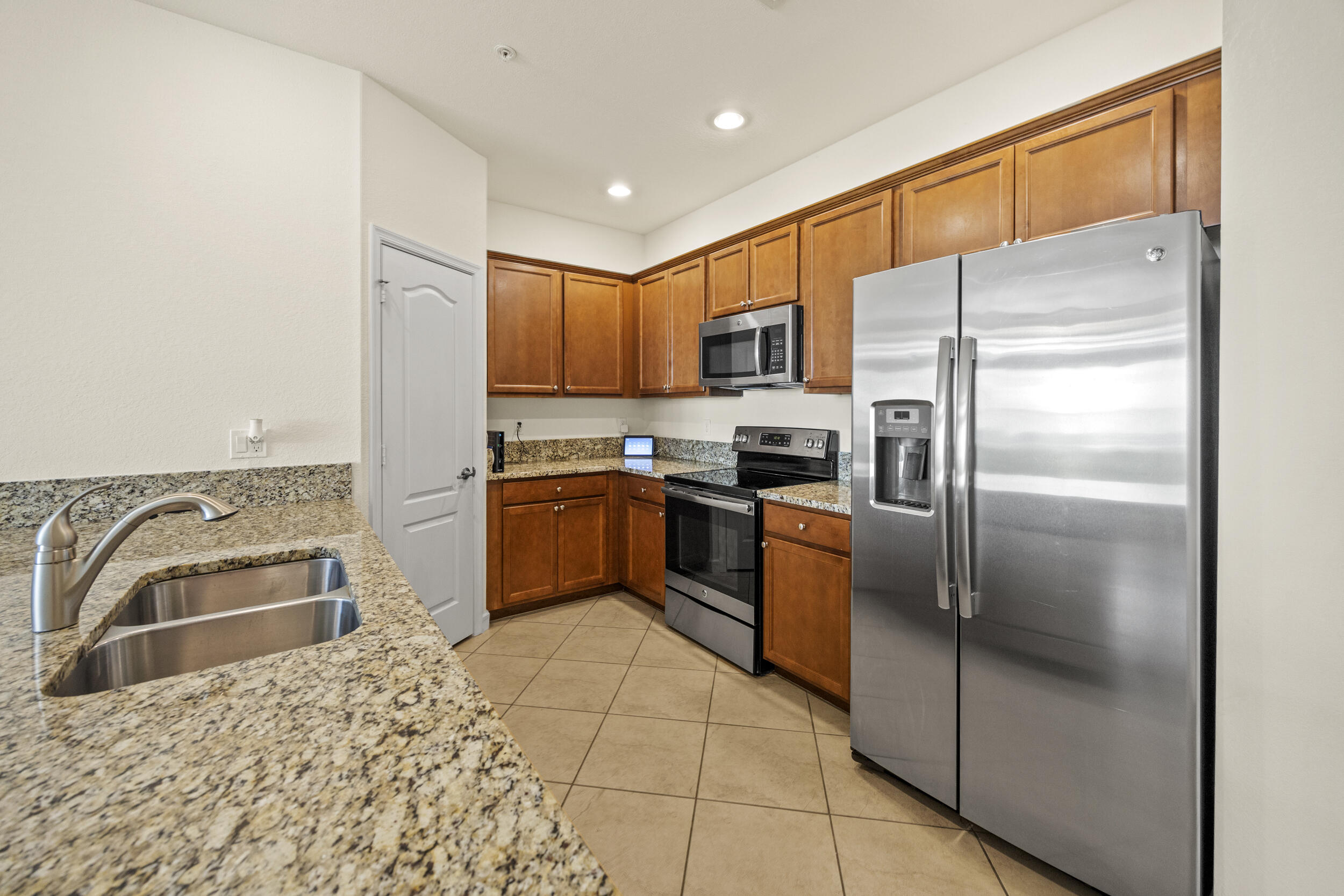 9743 Southwest Purple Martin Way Stuart, FL 34997 - Photo 4 of 38 Huge Kitchen