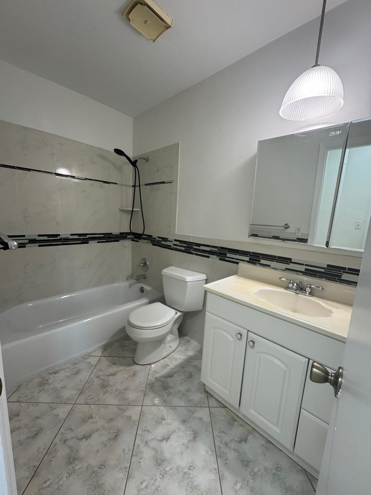 452 West Royal Palm Road Boca Raton, FL 33432 - Photo 8 of 14 46eddd80-fe11-4f00-8ed3-153c38963793