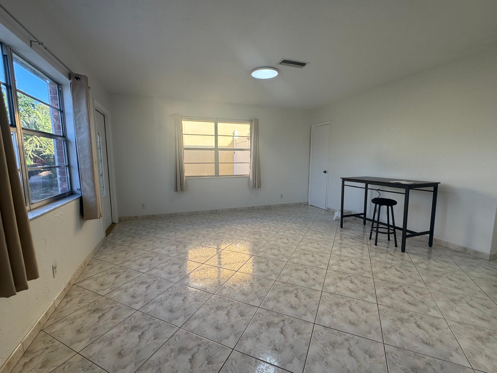 452 West Royal Palm Road Boca Raton, FL 33432 - Photo 9 of 14 408d98c7-fd5f-4ada-90f7-6a4656ec4e3a