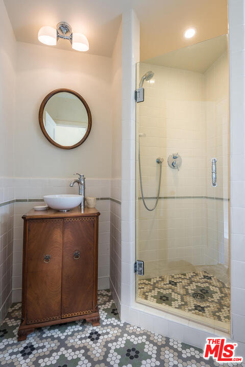 919 Rivas Canyon Road Pacific Palisades, CA 90272 - Photo 25 of 43 a bathroom with a sink and a mirror