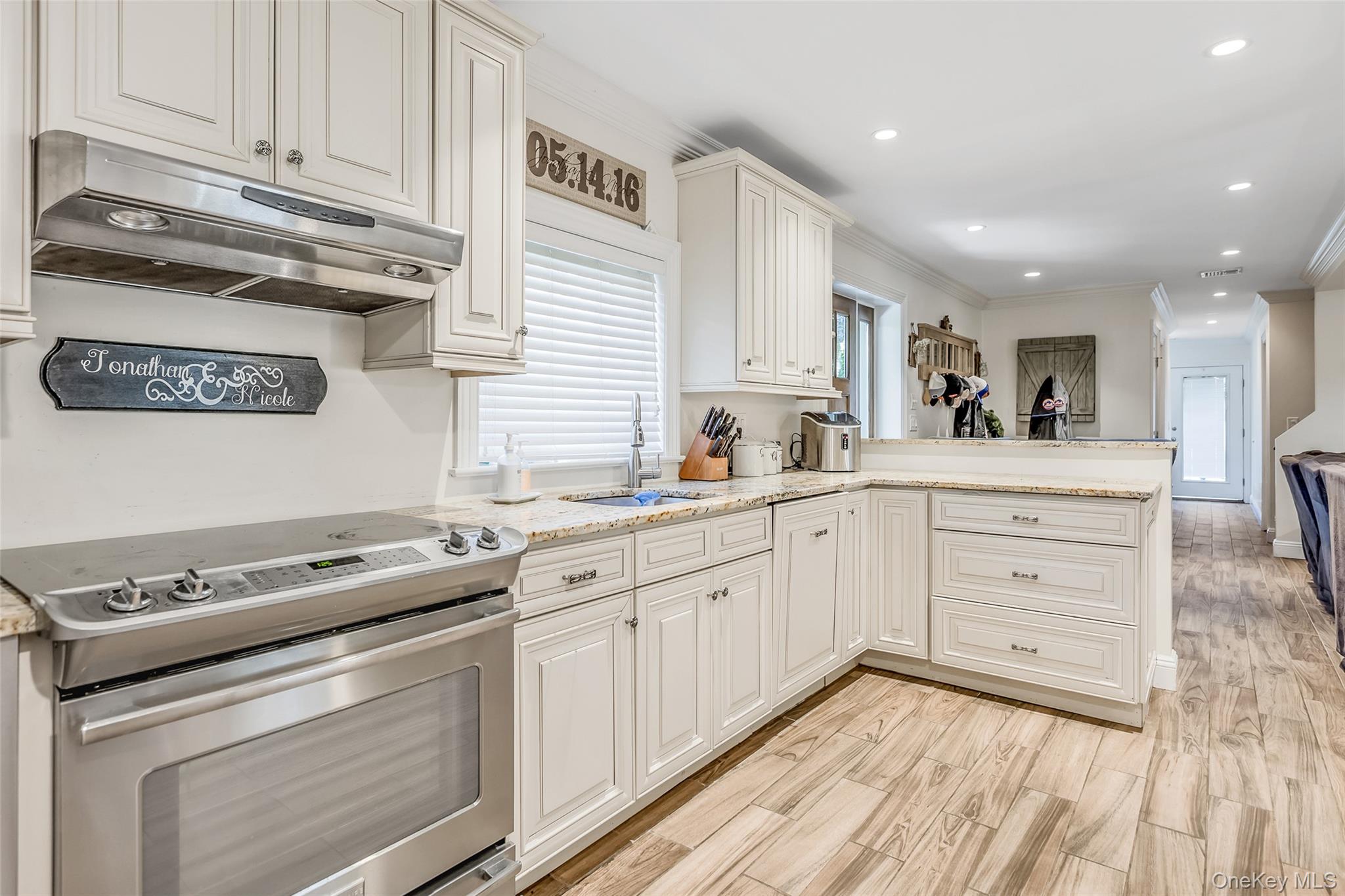 29 Aspen Road Kings Park, NY 11754 - Photo 6 of 17 Kitchen