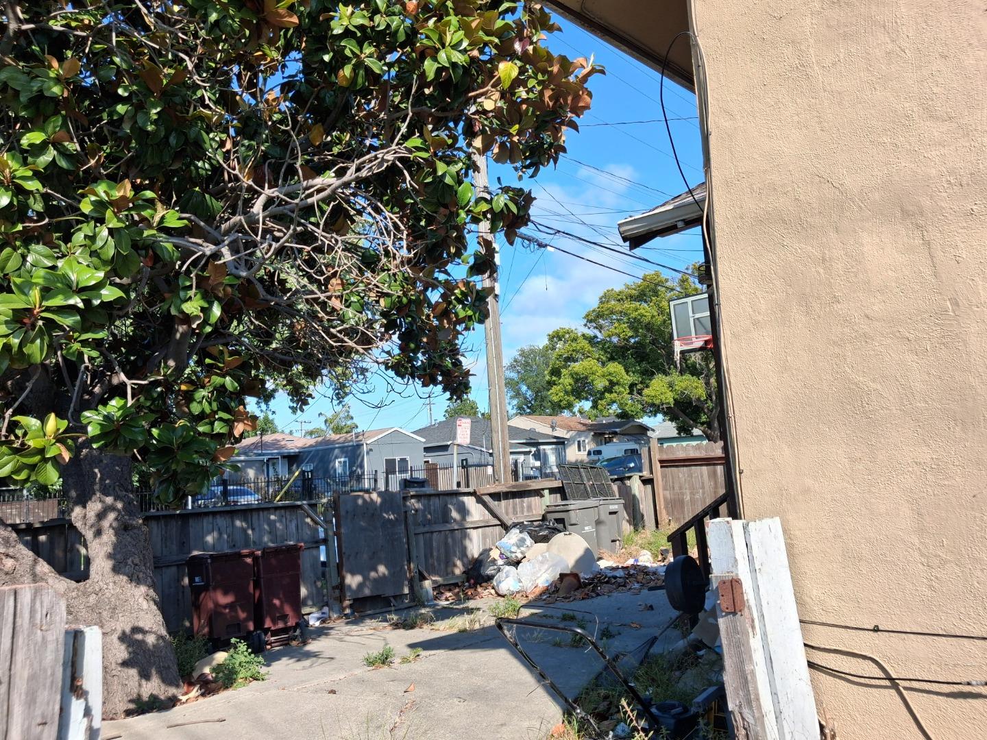8901 D Street Oakland, CA 94621 - Photo 6 of 7