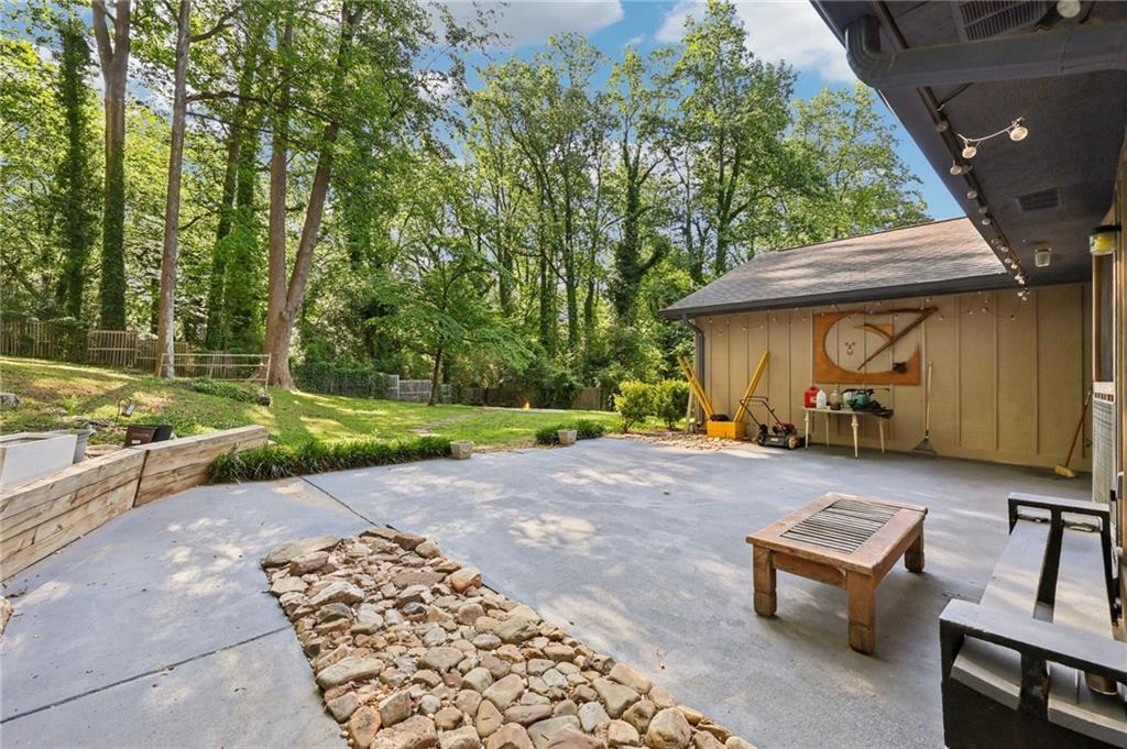 562 Rimrock Trail Stone Mountain, GA 30083 - Photo 19 of 23