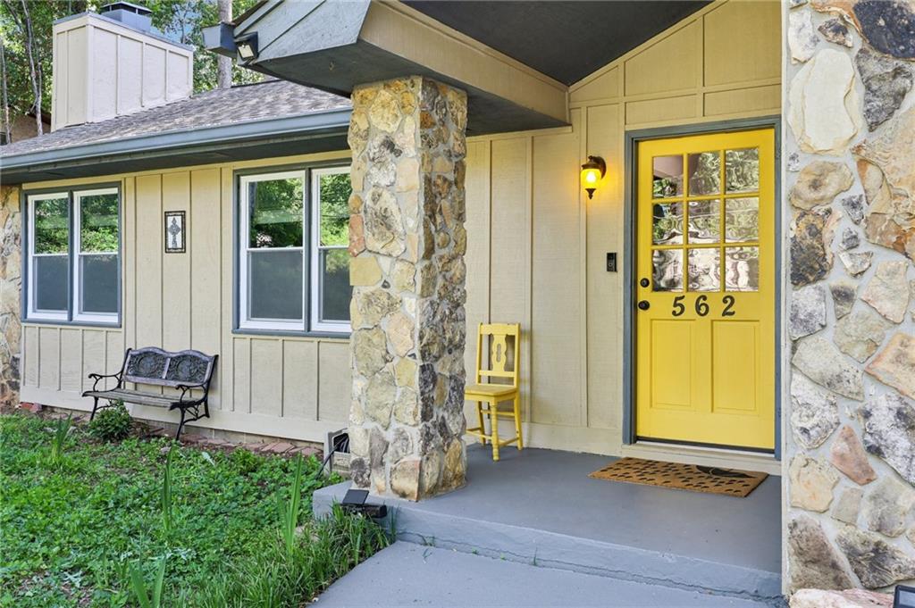 562 Rimrock Trail Stone Mountain, GA 30083 - Photo 2 of 23