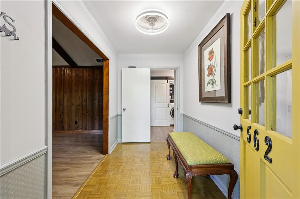 562 Rimrock Trail Stone Mountain, GA 30083 - Photo 3 of 23