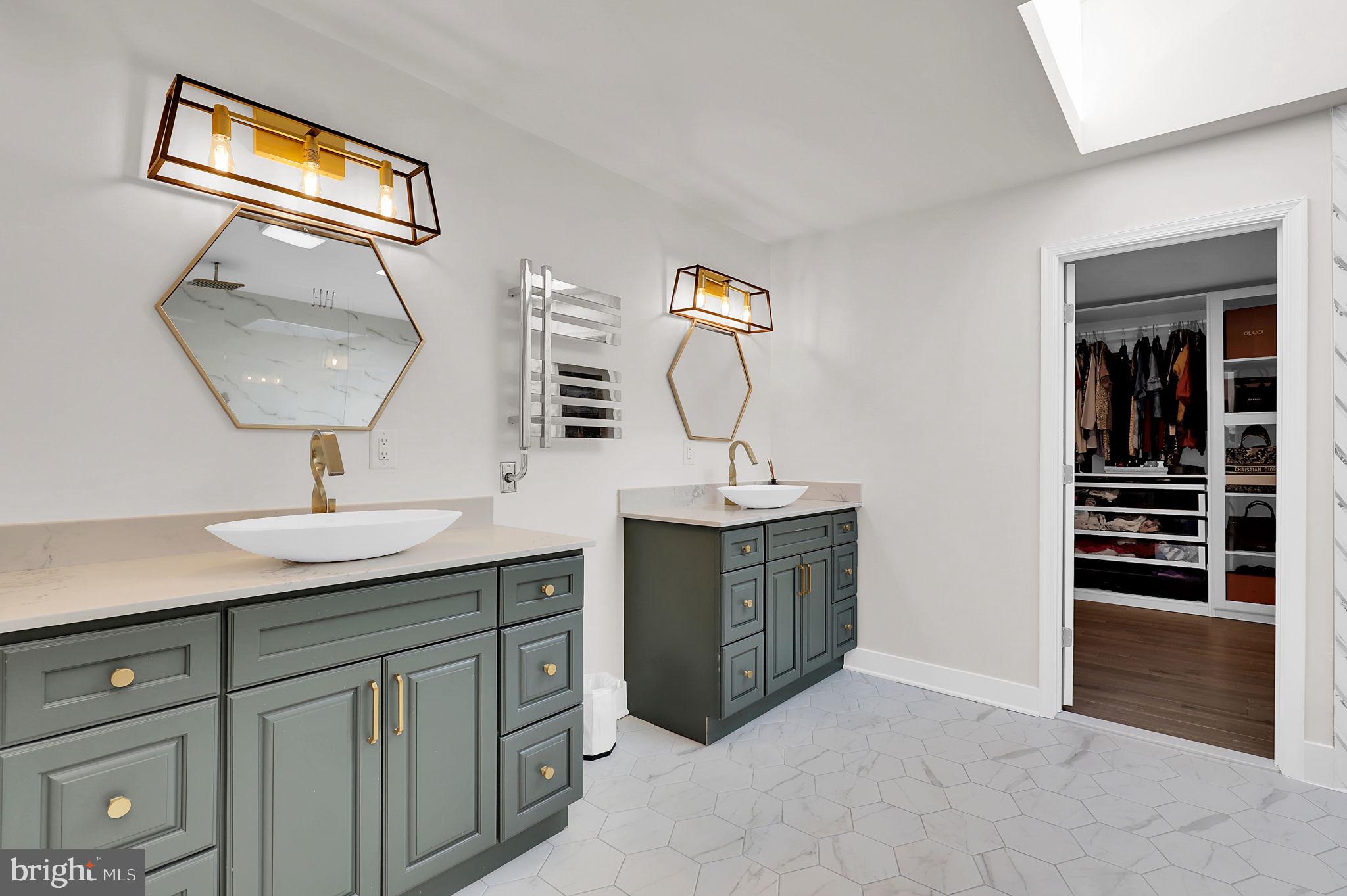 2919 Davidsonville Road Davidsonville, MD 21035 - Photo 31 of 63 a bathroom with a sink and a mirror