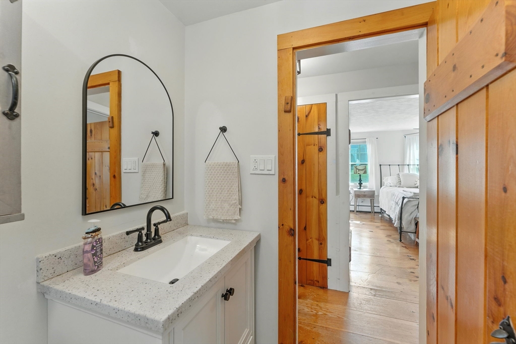 7 Davis Road Auburn, MA 01501 - Photo 17 of 42 Gallery Image 17