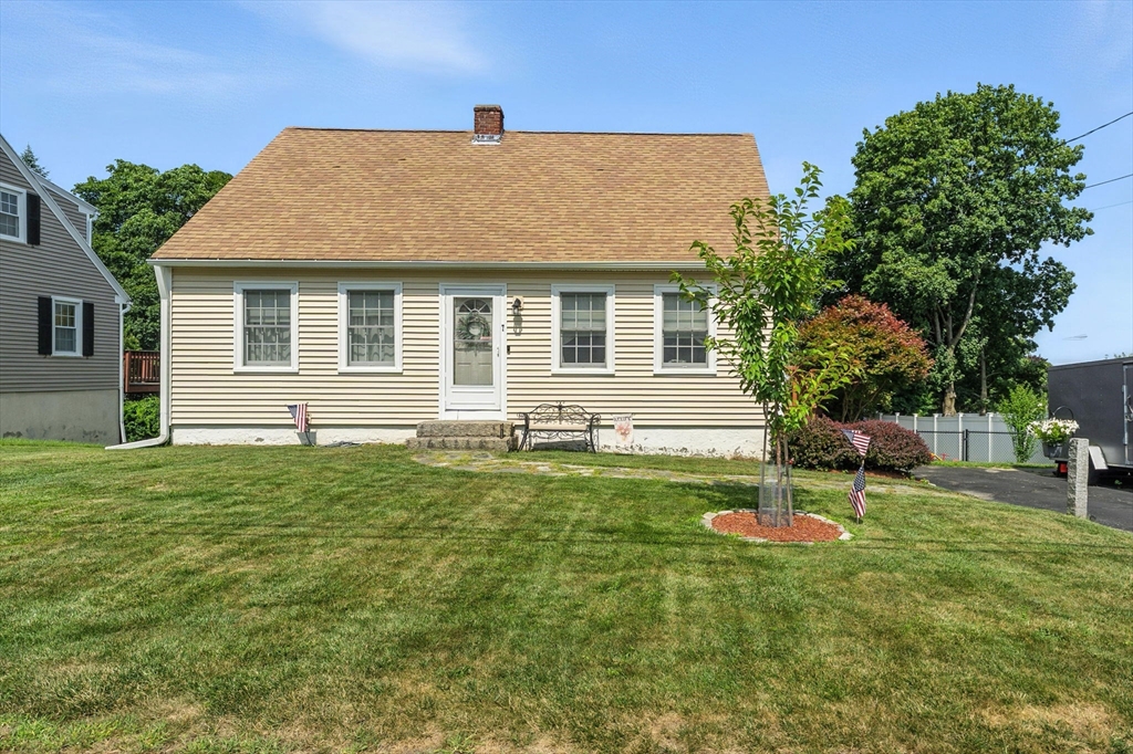 7 Davis Road Auburn, MA 01501 - Photo 3 of 42 Gallery Image 3