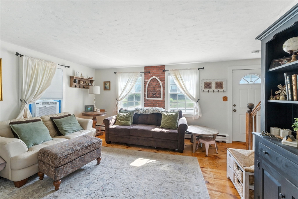 7 Davis Road Auburn, MA 01501 - Photo 7 of 42 Gallery Image 7