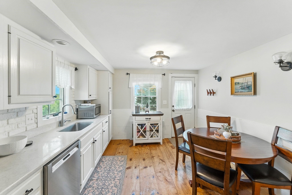 7 Davis Road Auburn, MA 01501 - Photo 10 of 42 Gallery Image 10
