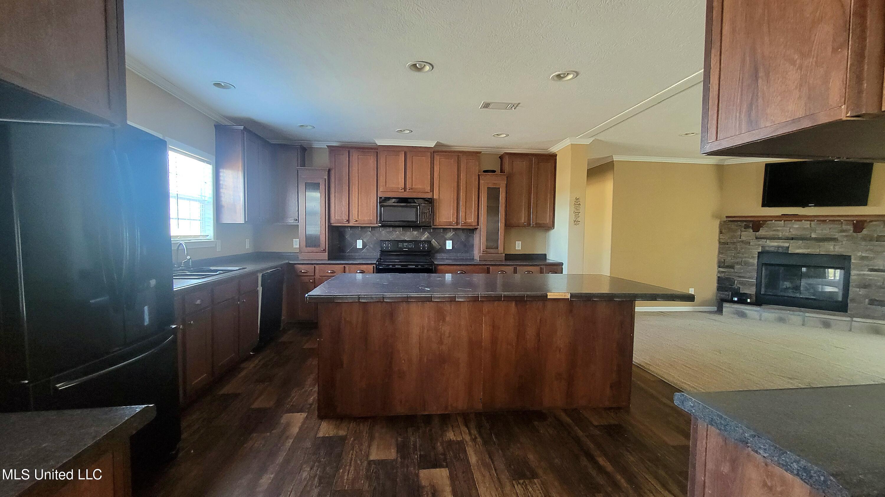 996 Montrose Road Lake, MS 39092 - Photo 9 of 22 20251220_102317