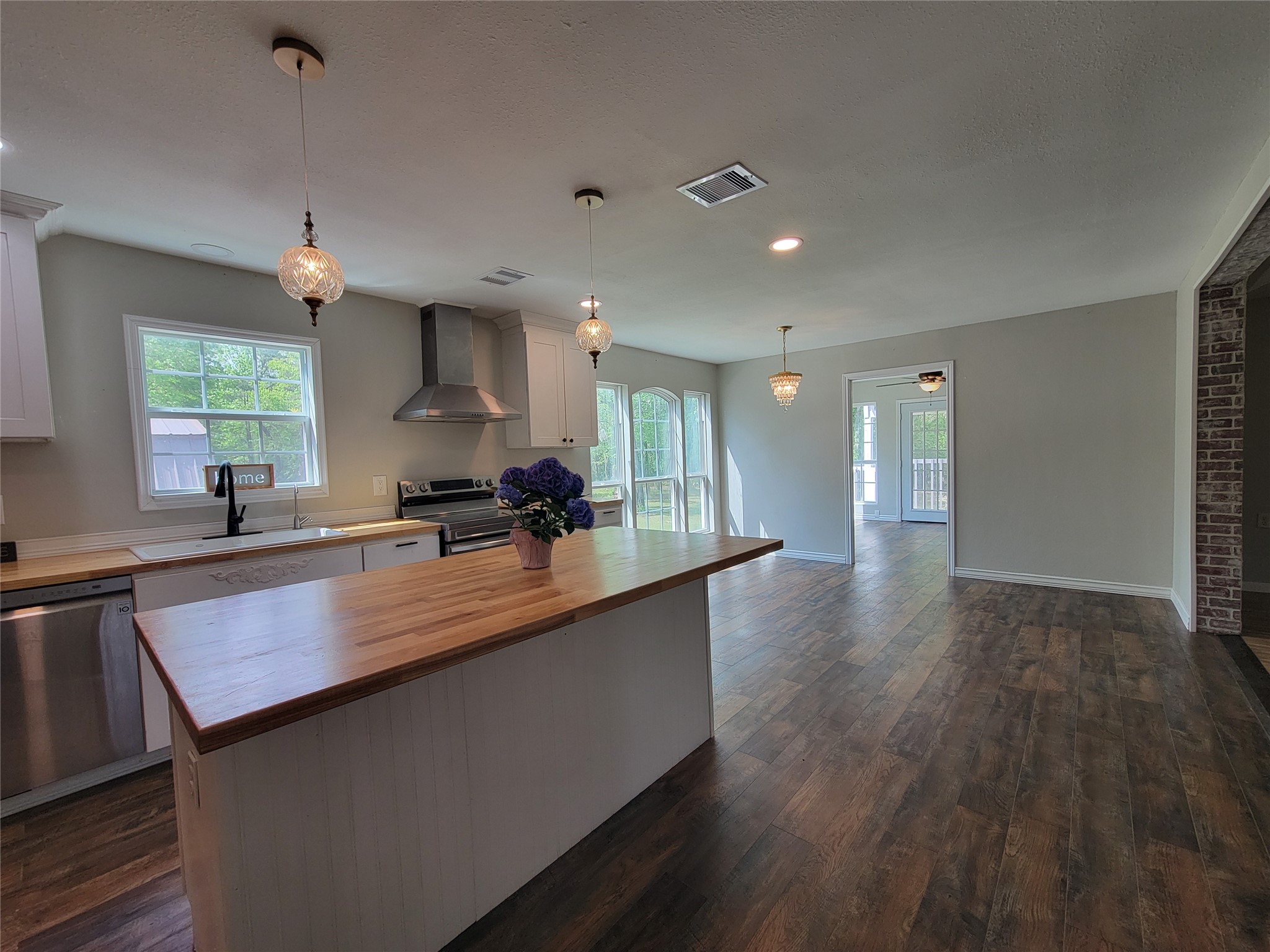 13534 Walker Road Conroe, TX 77302 - Photo 11 of 46