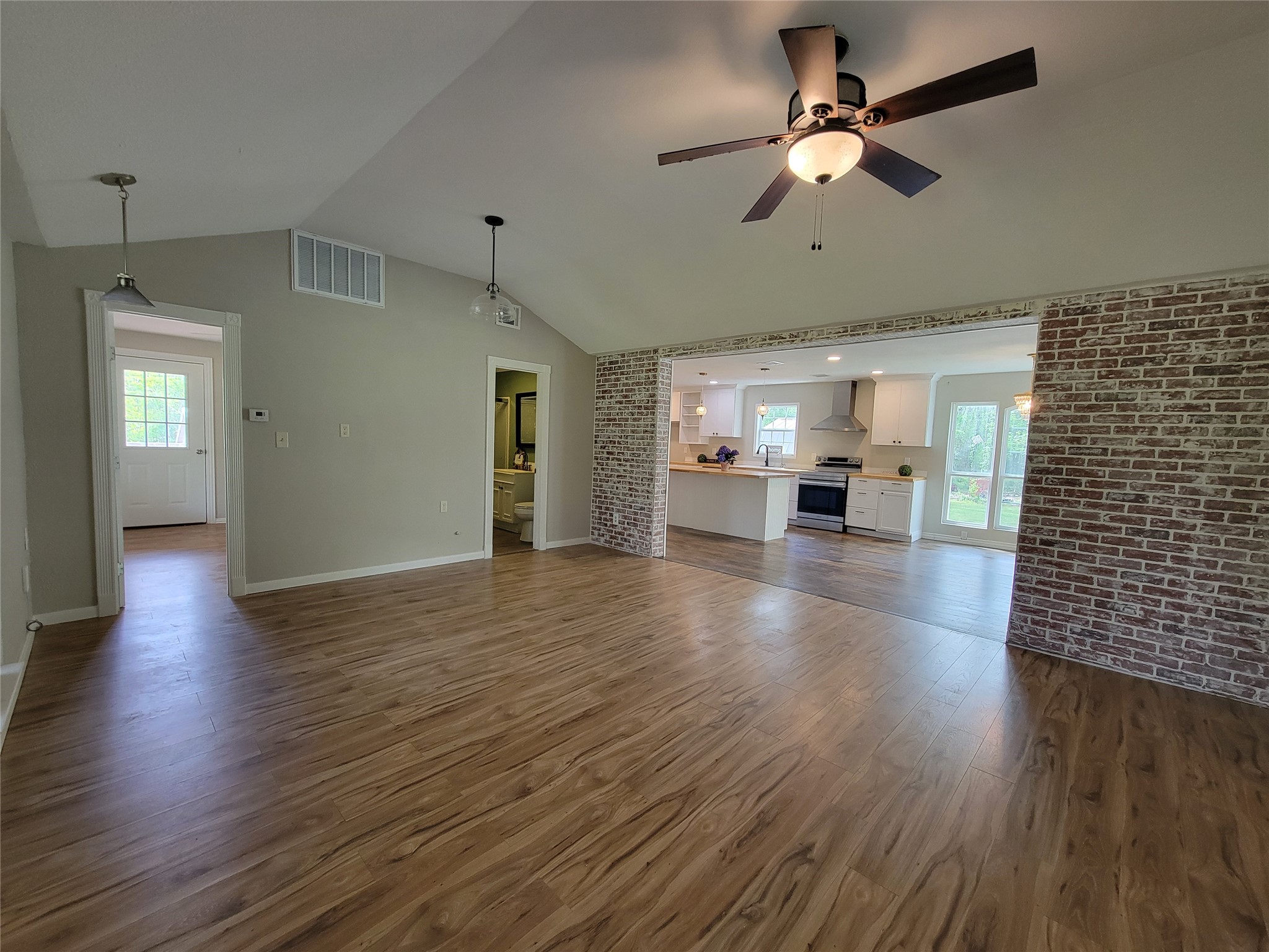 13534 Walker Road Conroe, TX 77302 - Photo 10 of 46