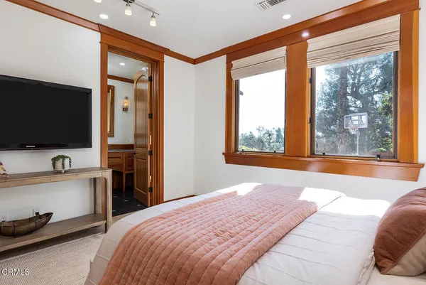 $3,995,000 | 2217 Crescent Drive, Altadena, CA 91001