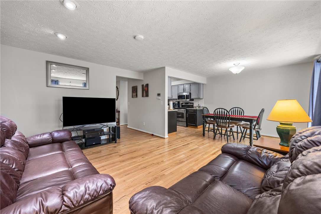 1002 Cane Patch Webster, NY 14580 - Photo 5 of 31