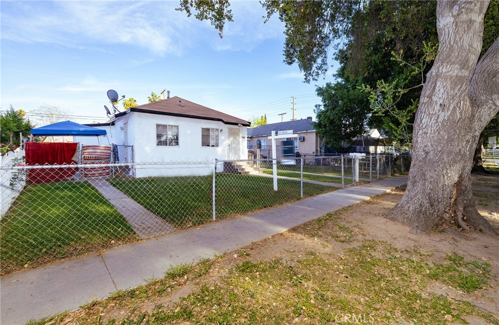 4156 Dwight Avenue Riverside, CA 92507 - Photo 7 of 8 a view of a house with a yard