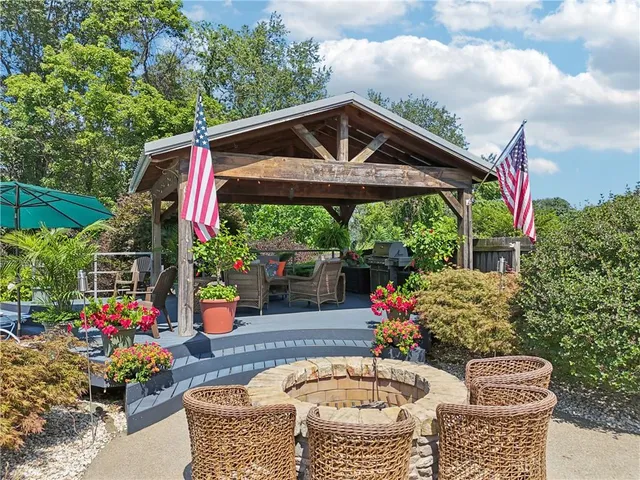 an aerial view of a house having yard
