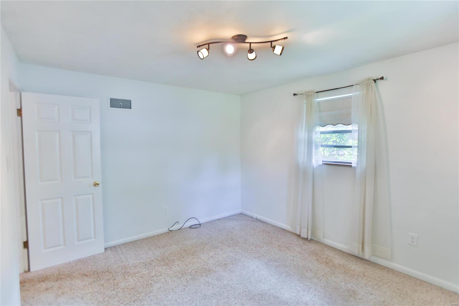 1132 Reavis Barracks Road St. Louis, MO 63125 - Photo 24 of 36 Gallery Image 24