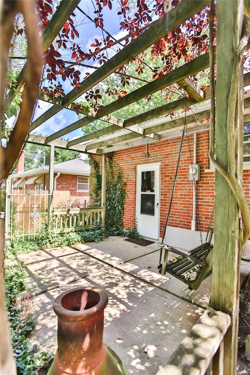 1132 Reavis Barracks Road St. Louis, MO 63125 - Photo 8 of 36 Gallery Image 8