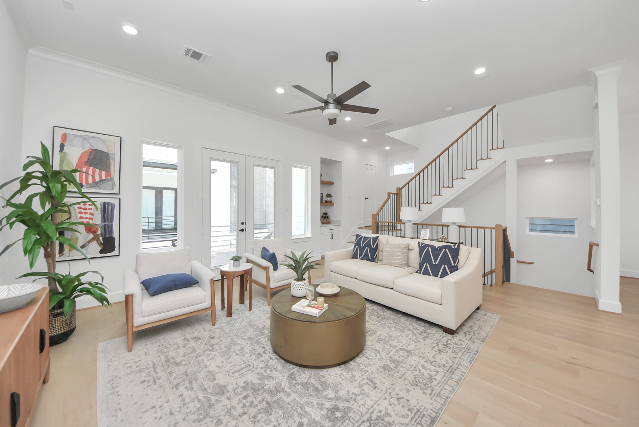 923 Fisher Street, Unit B Houston, TX 77018 - Photo 13 of 47 a living room with furniture and a chandelier