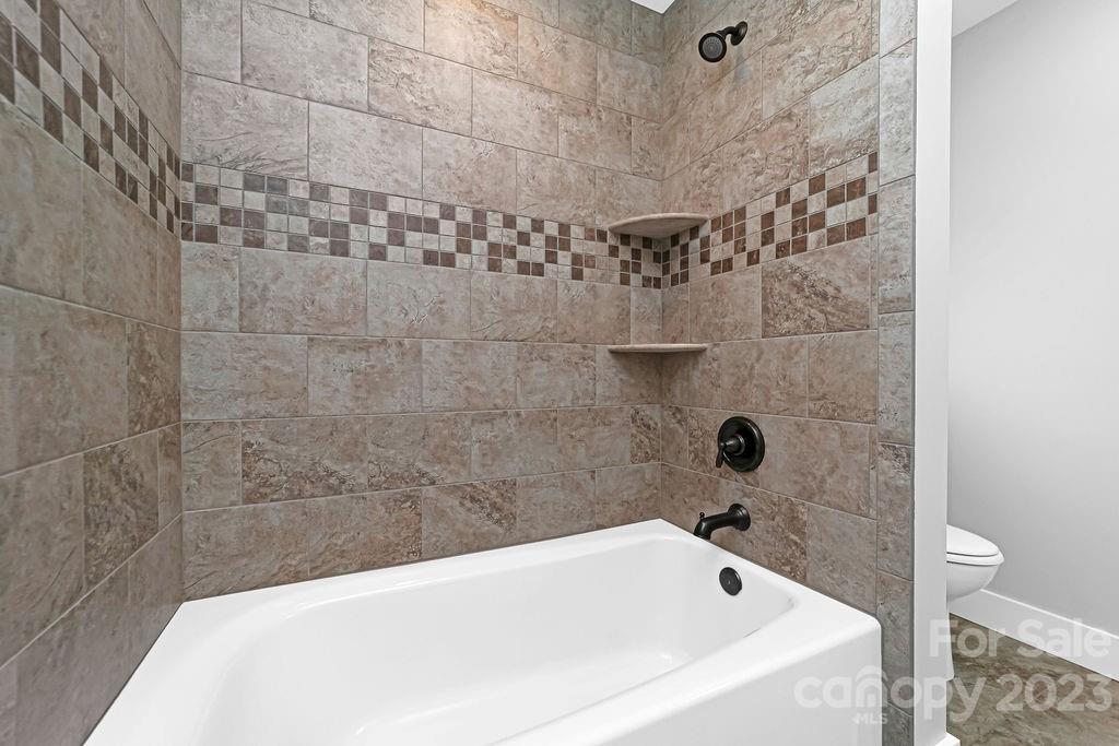 183 Neely Road Brevard, NC 28712 - Photo 36 of 44 a bathroom with a bathtub