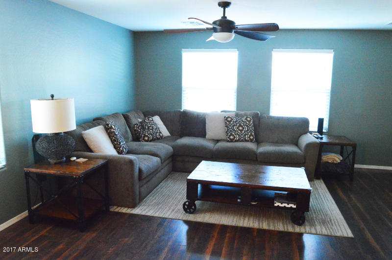 2232 South Buckaroo Trail Gilbert, AZ 85295 - Photo 3 of 20 Livingroom (1)