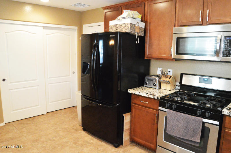 2232 South Buckaroo Trail Gilbert, AZ 85295 - Photo 6 of 20 Kitchen (1)
