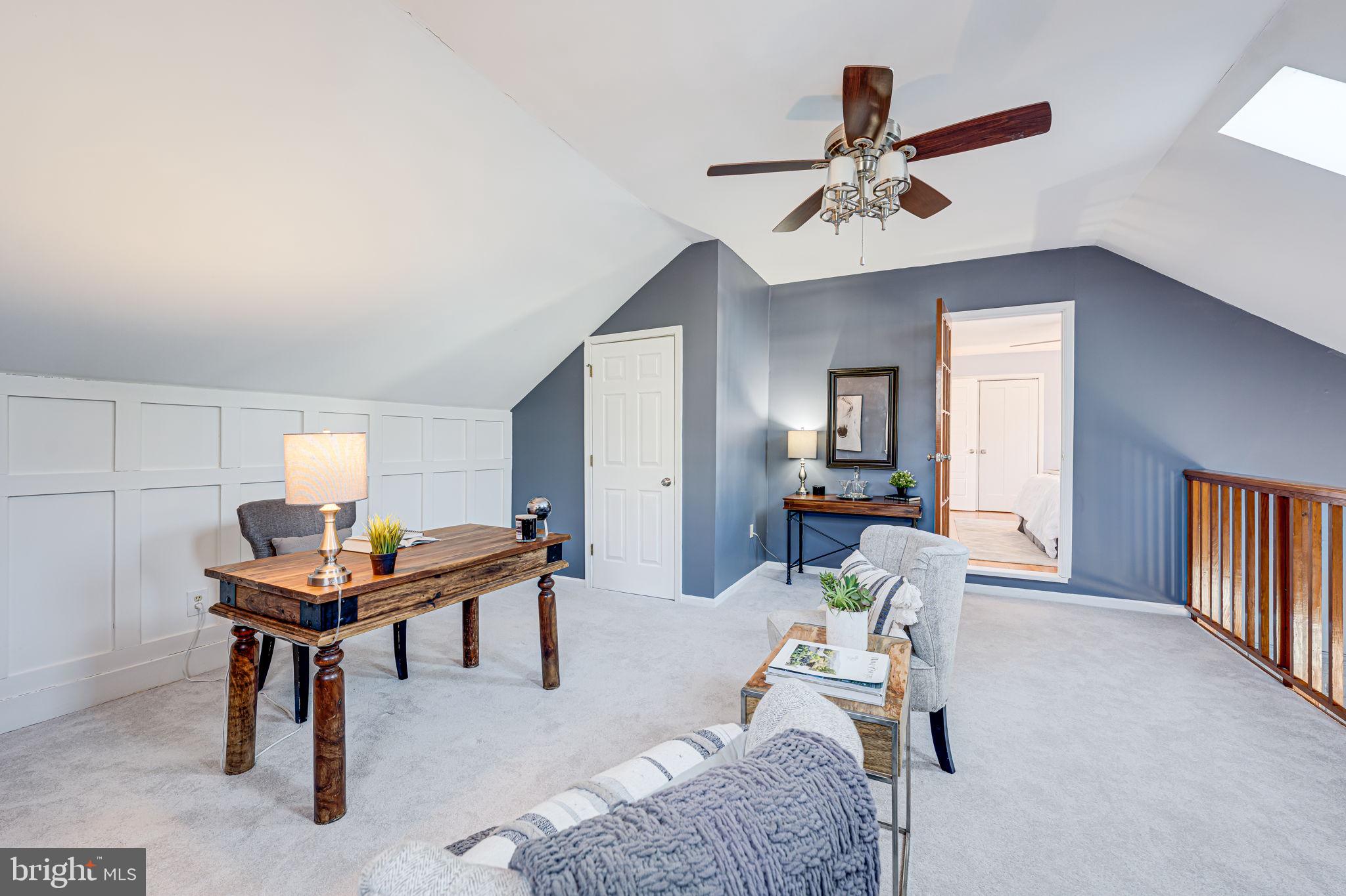 1122 Waynewood Boulevard Alexandria, VA 22308 - Photo 24 of 51 a living room with furniture