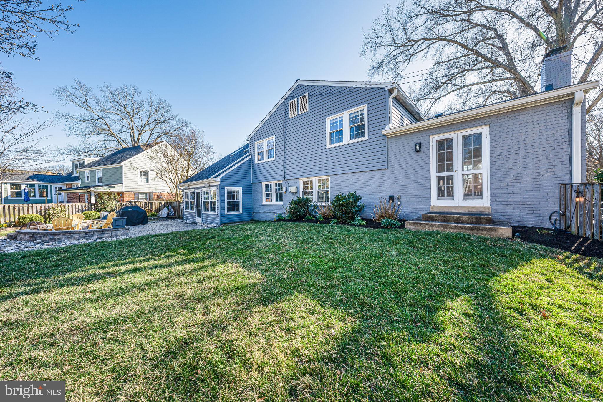 1122 Waynewood Boulevard Alexandria, VA 22308 - Photo 39 of 51 a front view of house with yard and green space