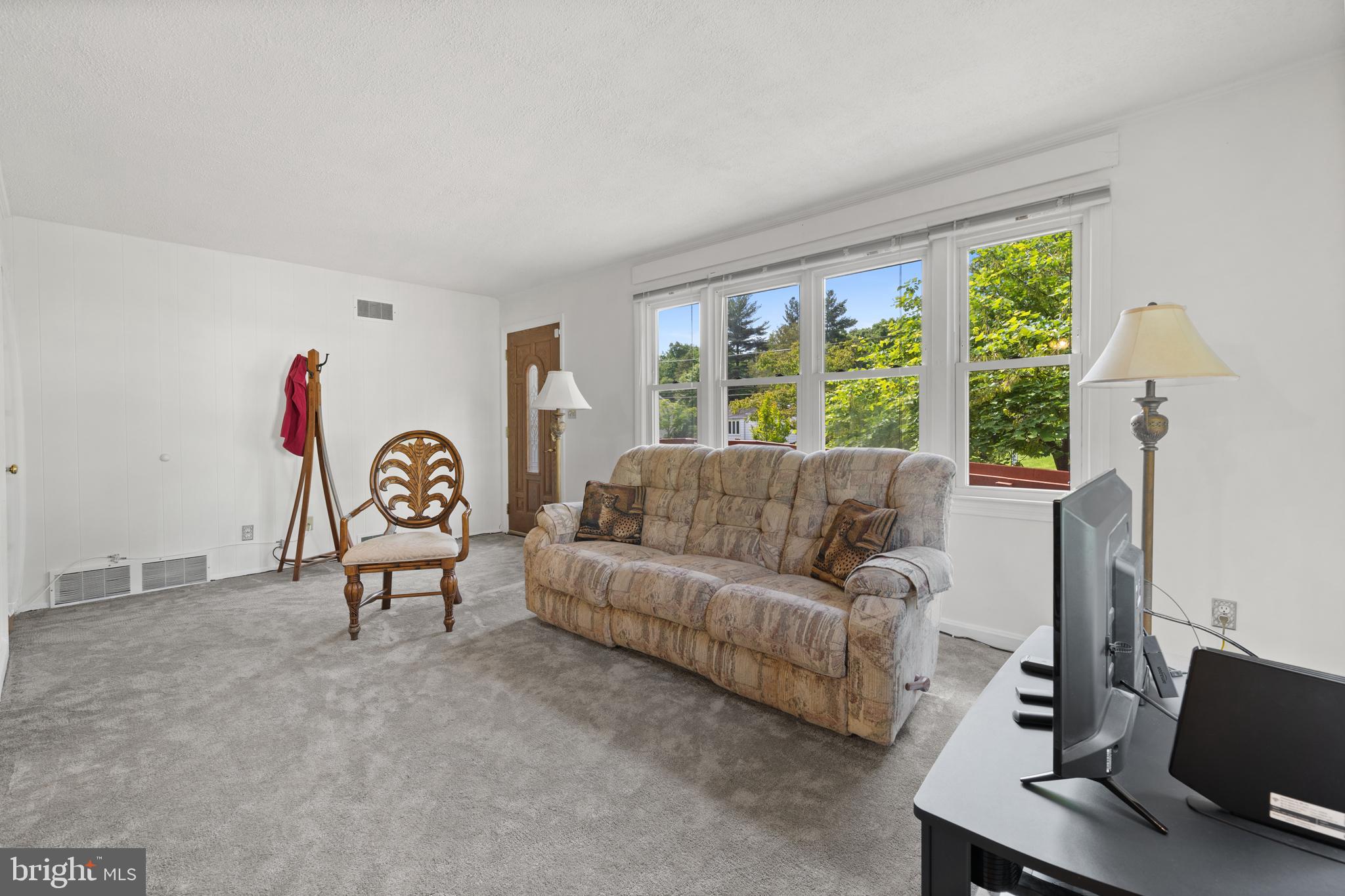 6304 Woodley Road Clinton, MD 20735 - Photo 2 of 32