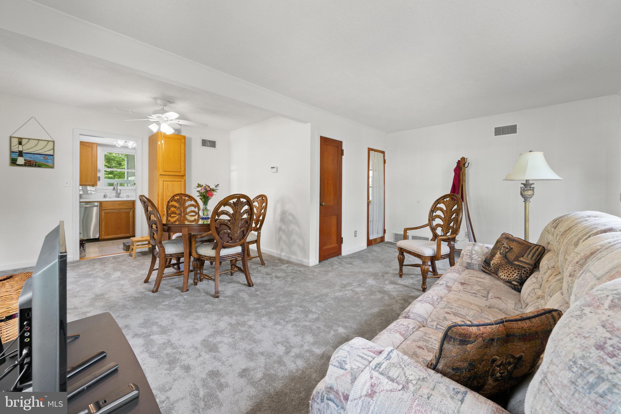 6304 Woodley Road Clinton, MD 20735 - Photo 3 of 32