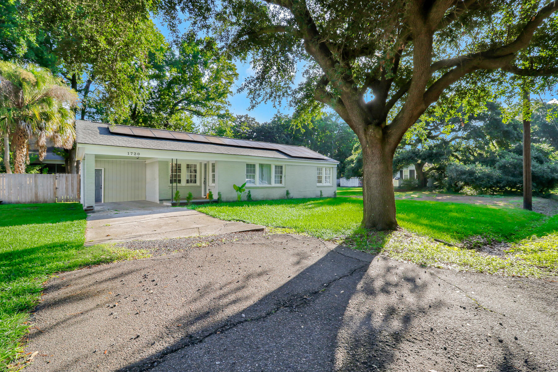 1720 Pinecrest Road Charleston, SC 29407 - Photo 2 of 24 -11A3170