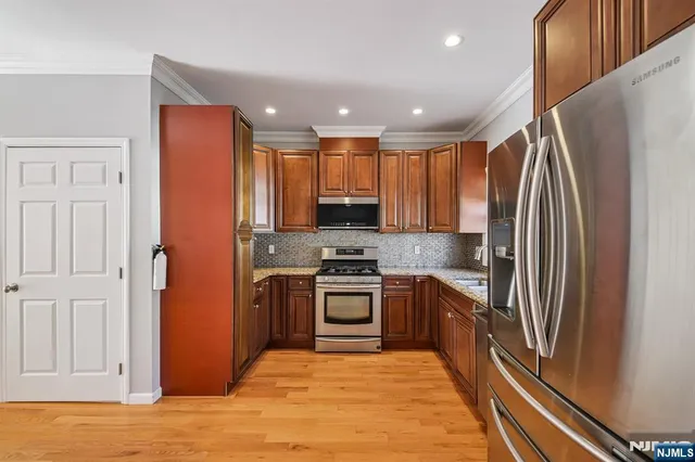 $925,000 | 80 West 18th Street, Weehawken, NJ 07086