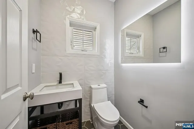 $925,000 | 80 West 18th Street, Weehawken, NJ 07086