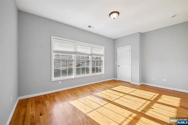 $925,000 | 80 West 18th Street, Weehawken, NJ 07086