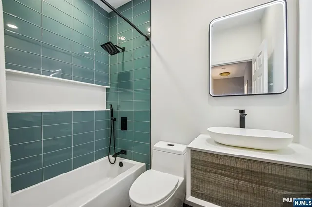 $925,000 | 80 West 18th Street, Weehawken, NJ 07086